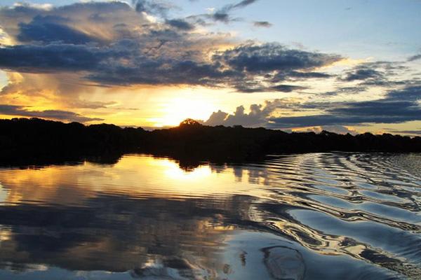 Jacaré Acu's 8-Day Cruise Day Three - Mirrored River.