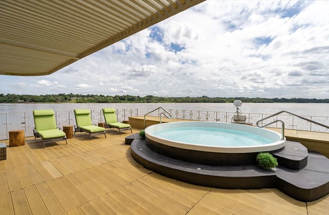 Sun Deck Delfin III Pool