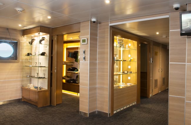 Boutique onboard Isabella II